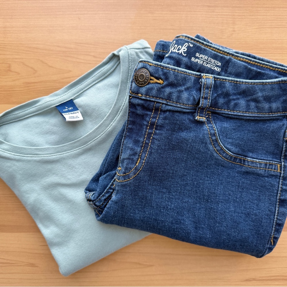 Cat & Jack Blue Kids Jeans & old Navy Short-Sleeve T-Shirt/ Size 10